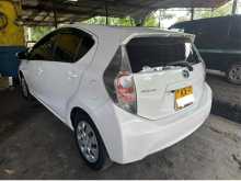 https://riyasewana.com/uploads/toyota-aqua-g-1215305422853.jpg