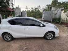 https://riyasewana.com/uploads/toyota-aqua-g-1422323422353.jpg