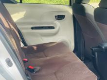 https://riyasewana.com/uploads/toyota-aqua-g-147001317895.jpg
