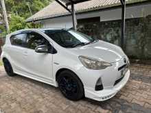 https://riyasewana.com/uploads/toyota-aqua-g-2015-923314812743.jpg
