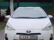 Toyota Aqua NHP10 2013 Car