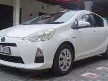 https://riyasewana.com/uploads/toyota-aqua-nhp10-171329274902.jpg