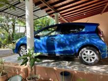 https://riyasewana.com/uploads/toyota-aqua-prius-14415724754.jpg