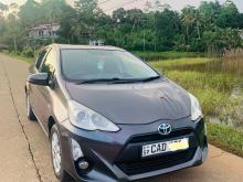 Toyota Aqua Prius C 2014 Car
