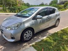 https://riyasewana.com/uploads/toyota-aqua-s-13814556335.jpg