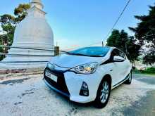 Toyota Aqua S Custom 2012 Car
