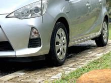 https://riyasewana.com/uploads/toyota-aqua-s-187593124221.jpg