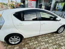 https://riyasewana.com/uploads/toyota-aqua-s-2012-129303312773.jpg