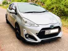 https://riyasewana.com/uploads/toyota-aqua-s-2012-47253512562.jpg