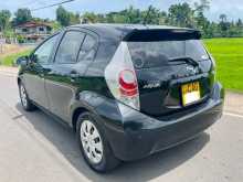 https://riyasewana.com/uploads/toyota-aqua-s-2013-2213275912443.jpg