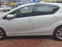 https://riyasewana.com/uploads/toyota-aqua-s-2013-3011072412502.jpg