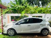 https://riyasewana.com/uploads/toyota-aqua-s-2014-1214224012403.jpg