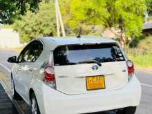 https://riyasewana.com/uploads/toyota-aqua-s-2014-1811224412732.jpg