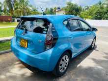 https://riyasewana.com/uploads/toyota-aqua-s-2014-19025512362.jpg