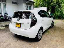 https://riyasewana.com/uploads/toyota-aqua-s-2014-2118480812282.jpg