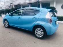 https://riyasewana.com/uploads/toyota-aqua-s-2014-2212523713004.jpg