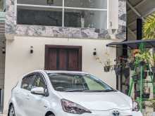 https://riyasewana.com/uploads/toyota-aqua-s-2014-249113412232.jpg