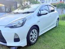 https://riyasewana.com/uploads/toyota-aqua-s-2014-416335412722.jpg