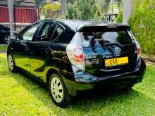https://riyasewana.com/uploads/toyota-aqua-s-2014-417315812272.jpg