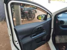 https://riyasewana.com/uploads/toyota-aqua-s-2016493124021.jpg