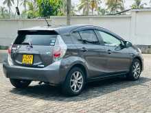 https://riyasewana.com/uploads/toyota-aqua-s-2141308984.jpg