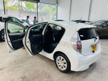 https://riyasewana.com/uploads/toyota-aqua-s-2211322517154.jpg