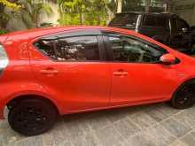 https://riyasewana.com/uploads/toyota-aqua-s-4130457793.jpg