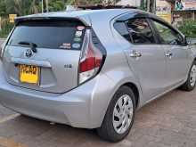 https://riyasewana.com/uploads/toyota-aqua-uburn-12734414983.jpg