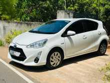 https://riyasewana.com/uploads/toyota-aqua-uburn-1285237732.jpg