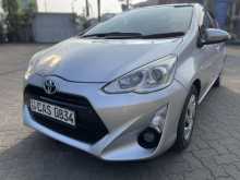 https://riyasewana.com/uploads/toyota-aqua-urban-1060828813.jpg