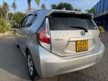 https://riyasewana.com/uploads/toyota-aqua-urban-1060828885.jpg