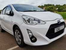 https://riyasewana.com/uploads/toyota-aqua-urban-18201841735.jpg