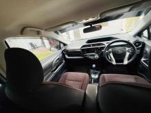 https://riyasewana.com/uploads/toyota-aqua-urban-19344324582.jpg