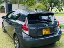 https://riyasewana.com/uploads/toyota-aqua-urban-2015-2312172012204.jpg