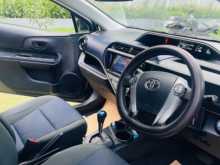 https://riyasewana.com/uploads/toyota-aqua-urban-2015-2312172012683.jpg