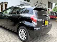 https://riyasewana.com/uploads/toyota-aqua-urban-2015-2612302612034.jpg