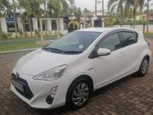 https://riyasewana.com/uploads/toyota-aqua-urban-2015-316545512862.jpg