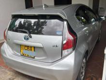 https://riyasewana.com/uploads/toyota-aqua-urban-211332216756.jpg