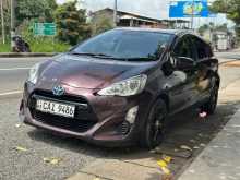 https://riyasewana.com/uploads/toyota-aqua-urban-2612291572.jpg