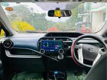 https://riyasewana.com/uploads/toyota-aqua-urban-40010822542.jpg