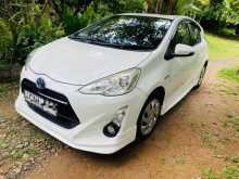 https://riyasewana.com/uploads/toyota-aqua-urban-42015514222.jpg