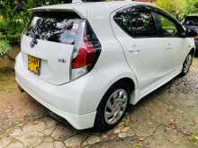 https://riyasewana.com/uploads/toyota-aqua-urban-42015514823.jpg