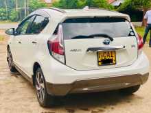 https://riyasewana.com/uploads/toyota-aqua-x-2015-1011255412562.jpg