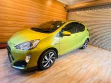 https://riyasewana.com/uploads/toyota-aqua-x-2015-10115612314.jpg