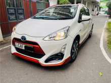 https://riyasewana.com/uploads/toyota-aqua-x-2015-127413912153.jpg