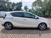 https://riyasewana.com/uploads/toyota-aqua-x-2015-1511191812972.jpg