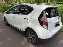 https://riyasewana.com/uploads/toyota-aqua-x-2015-186264212302.jpg