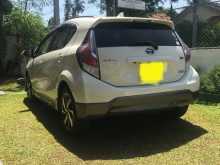 https://riyasewana.com/uploads/toyota-aqua-x-2015-280091612412.jpg