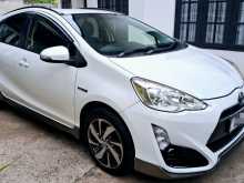 https://riyasewana.com/uploads/toyota-aqua-x-2015-414515912193.jpg