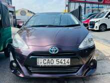 https://riyasewana.com/uploads/toyota-aqua-x-251315304082.jpg